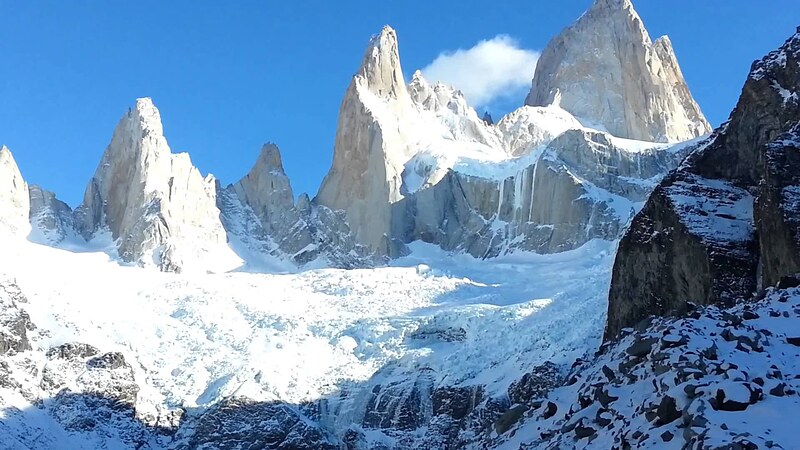 Agulhas do Fitz Roy e geleira na Patagônia argentina